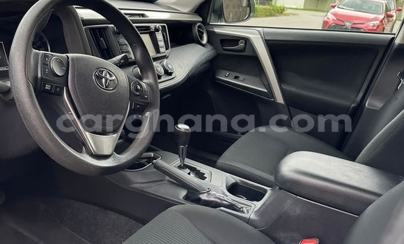 Ra Àlòkù Toyota RAV4 funfun Ọkọ̀ in Accra ni Greater Accra Ra Àlòkù Toyota RAV4 funfun Ọkọ̀ in Accra ni Greater Accra