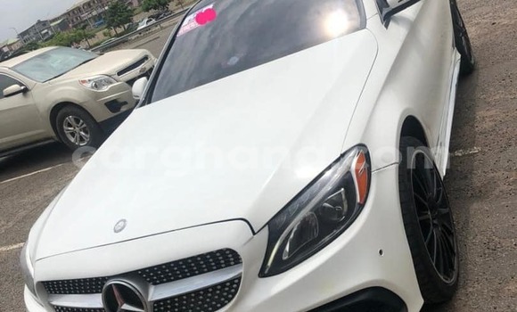 Ra Àlòkù Mercedes‒Benz C–Class funfun Ọkọ̀ in Accra ni Greater Accra Ra Àlòkù Mercedes‒Benz C–Class funfun Ọkọ̀ in Accra ni Greater Accra
