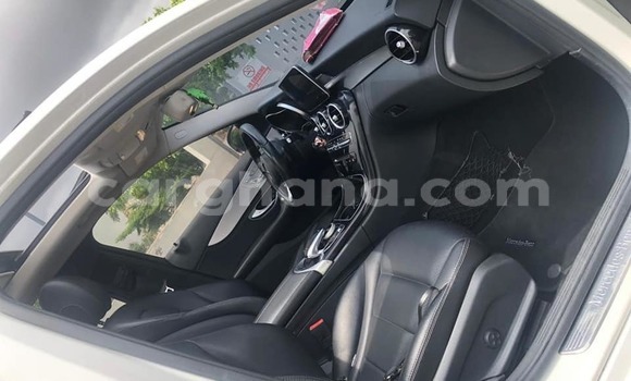 Ra Àlòkù Mercedes‒Benz C–Class funfun Ọkọ̀ in Accra ni Greater Accra Ra Àlòkù Mercedes‒Benz C–Class funfun Ọkọ̀ in Accra ni Greater Accra