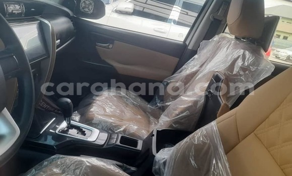 Ra Àlòkù Toyota Fortuner funfun Ọkọ̀ in Accra ni Greater Accra Ra Àlòkù Toyota Fortuner funfun Ọkọ̀ in Accra ni Greater Accra