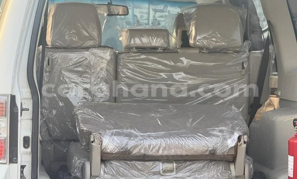 Ra Àlòkù Mitsubishi Pajero funfun Ọkọ̀ in Accra ni Greater Accra Ra Àlòkù Mitsubishi Pajero funfun Ọkọ̀ in Accra ni Greater Accra