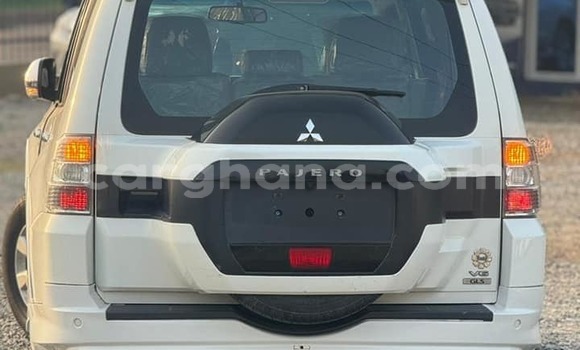 Ra Àlòkù Mitsubishi Pajero funfun Ọkọ̀ in Accra ni Greater Accra Ra Àlòkù Mitsubishi Pajero funfun Ọkọ̀ in Accra ni Greater Accra