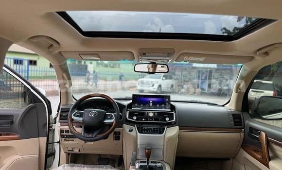 Ra Àlòkù Toyota Land Cruiser funfun Ọkọ̀ in Accra ni Greater Accra Ra Àlòkù Toyota Land Cruiser funfun Ọkọ̀ in Accra ni Greater Accra