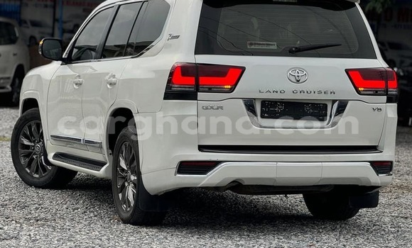 Ra Àlòkù Toyota Land Cruiser funfun Ọkọ̀ in Accra ni Greater Accra Ra Àlòkù Toyota Land Cruiser funfun Ọkọ̀ in Accra ni Greater Accra