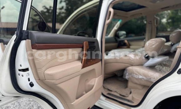 Ra Àlòkù Toyota Land Cruiser funfun Ọkọ̀ in Accra ni Greater Accra Ra Àlòkù Toyota Land Cruiser funfun Ọkọ̀ in Accra ni Greater Accra
