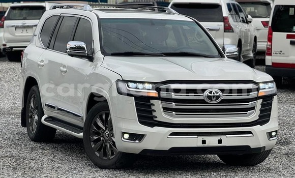 Ra Àlòkù Toyota Land Cruiser funfun Ọkọ̀ in Accra ni Greater Accra Ra Àlòkù Toyota Land Cruiser funfun Ọkọ̀ in Accra ni Greater Accra