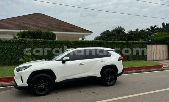 Ra Àlòkù Toyota RAV4 funfun Ọkọ̀ in Accra ni Greater Accra Ra Àlòkù Toyota RAV4 funfun Ọkọ̀ in Accra ni Greater Accra