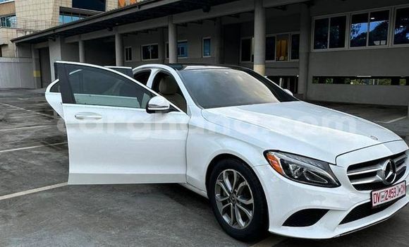 Ra Àlòkù Mercedes‒Benz C–Class funfun Ọkọ̀ in Accra ni Greater Accra Ra Àlòkù Mercedes‒Benz C–Class funfun Ọkọ̀ in Accra ni Greater Accra