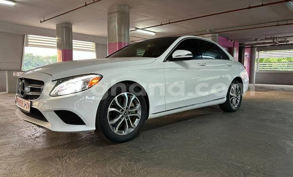 Ra Àlòkù Mercedes‒Benz C–Class funfun Ọkọ̀ in Accra ni Greater Accra Ra Àlòkù Mercedes‒Benz C–Class funfun Ọkọ̀ in Accra ni Greater Accra
