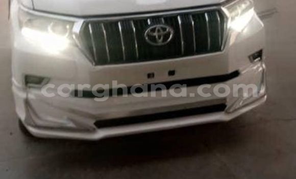 Ra Àlòkù Toyota Land Cruiser funfun Ọkọ̀ in Accra ni Greater Accra