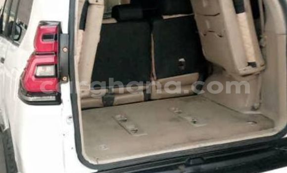 Ra Àlòkù Toyota Land Cruiser funfun Ọkọ̀ in Accra ni Greater Accra Ra Àlòkù Toyota Land Cruiser funfun Ọkọ̀ in Accra ni Greater Accra