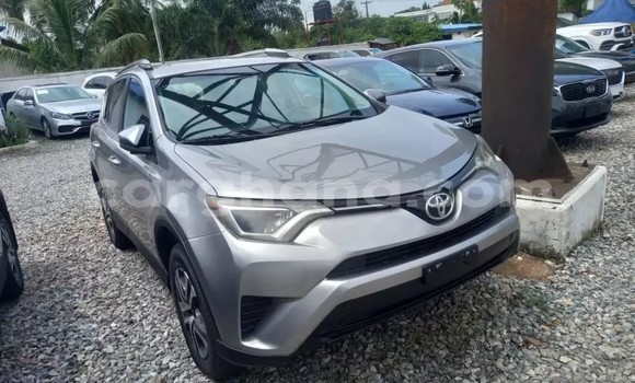 Ra Àlòkù Toyota RAV4 Silver Ọkọ̀ in Accra ni Greater Accra