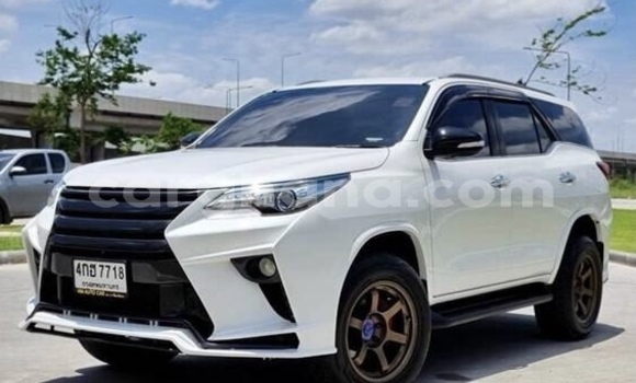 Ra Àlòkù Toyota Fortuner funfun Ọkọ̀ in Kumasi ni Ashanti Ra Àlòkù Toyota Fortuner funfun Ọkọ̀ in Kumasi ni Ashanti