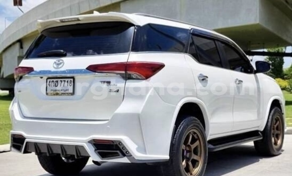 Sayi Na hannu Toyota Fortuner White Mota in Kumasi a Ashanti Sayi Na hannu Toyota Fortuner White Mota in Kumasi a Ashanti