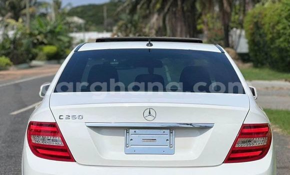 Ra Àlòkù Mercedes-Benz C-Classe funfun Ọkọ̀ in Aburi ni Oorun Ra Àlòkù Mercedes-Benz C-Classe funfun Ọkọ̀ in Aburi ni Oorun