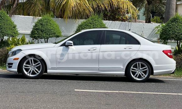 Ra Àlòkù Mercedes-Benz C-Classe funfun Ọkọ̀ in Aburi ni Oorun Ra Àlòkù Mercedes-Benz C-Classe funfun Ọkọ̀ in Aburi ni Oorun