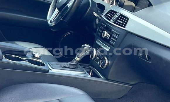 Ra Àlòkù Mercedes-Benz C-Classe funfun Ọkọ̀ in Aburi ni Oorun Ra Àlòkù Mercedes-Benz C-Classe funfun Ọkọ̀ in Aburi ni Oorun