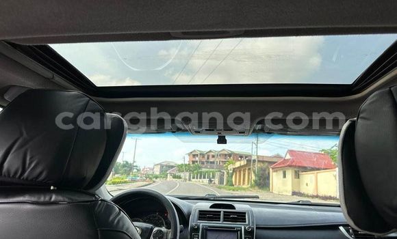 Ra Àlòkù Toyota Camry funfun Ọkọ̀ in Aburi ni Oorun Ra Àlòkù Toyota Camry funfun Ọkọ̀ in Aburi ni Oorun