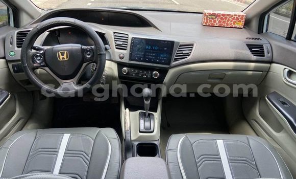 Ra Àlòkù Honda Civic funfun Ọkọ̀ in Accra ni Greater Accra Ra Àlòkù Honda Civic funfun Ọkọ̀ in Accra ni Greater Accra