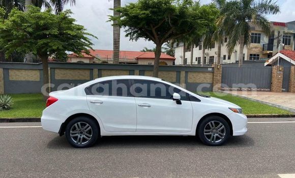 Ra Àlòkù Honda Civic funfun Ọkọ̀ in Accra ni Greater Accra Ra Àlòkù Honda Civic funfun Ọkọ̀ in Accra ni Greater Accra