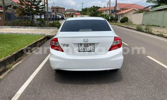 Ra Àlòkù Honda Civic funfun Ọkọ̀ in Accra ni Greater Accra Ra Àlòkù Honda Civic funfun Ọkọ̀ in Accra ni Greater Accra