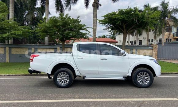 Ra Àlòkù Mitsubishi L200 funfun Ọkọ̀ in Accra ni Greater Accra Ra Àlòkù Mitsubishi L200 funfun Ọkọ̀ in Accra ni Greater Accra