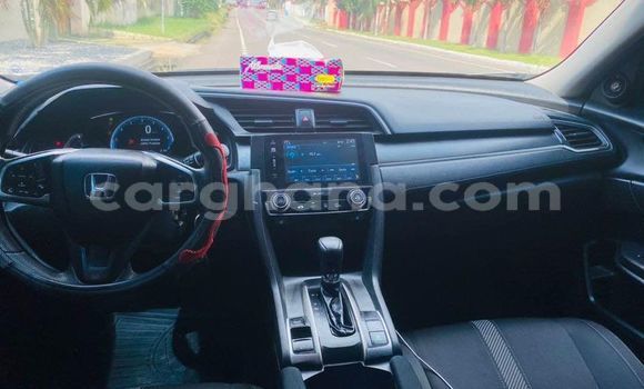 Ra Àlòkù Honda Civic funfun Ọkọ̀ in Accra ni Greater Accra Ra Àlòkù Honda Civic funfun Ọkọ̀ in Accra ni Greater Accra