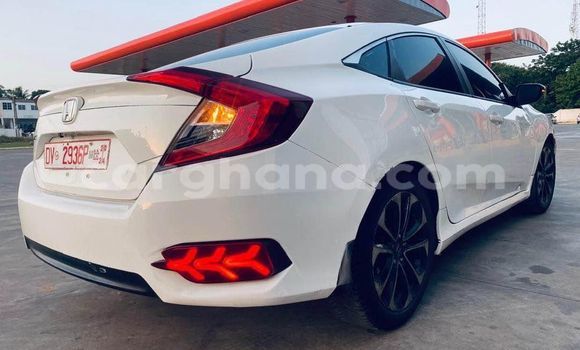 Ra Àlòkù Honda Civic funfun Ọkọ̀ in Accra ni Greater Accra Ra Àlòkù Honda Civic funfun Ọkọ̀ in Accra ni Greater Accra
