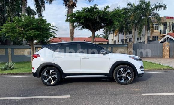 Ra Àlòkù Hyundai Tucson funfun Ọkọ̀ in Accra ni Greater Accra Ra Àlòkù Hyundai Tucson funfun Ọkọ̀ in Accra ni Greater Accra