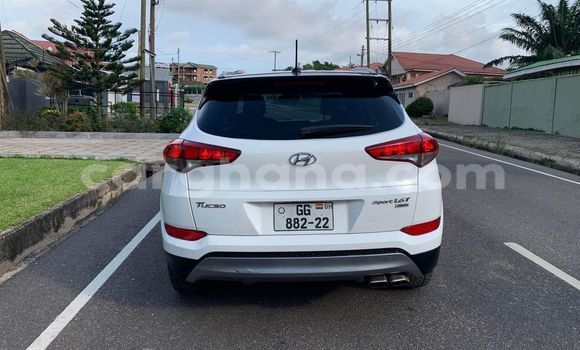 Ra Àlòkù Hyundai Tucson funfun Ọkọ̀ in Accra ni Greater Accra Ra Àlòkù Hyundai Tucson funfun Ọkọ̀ in Accra ni Greater Accra