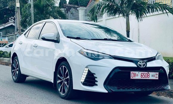 Ra Àlòkù Toyota Corolla funfun Ọkọ̀ in Accra ni Greater Accra Ra Àlòkù Toyota Corolla funfun Ọkọ̀ in Accra ni Greater Accra