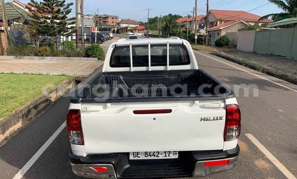 Ra Àlòkù Toyota Hilux funfun Ọkọ̀ in Accra ni Greater Accra Ra Àlòkù Toyota Hilux funfun Ọkọ̀ in Accra ni Greater Accra