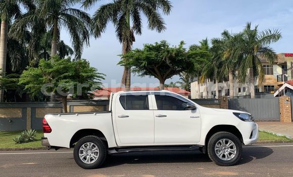 Ra Àlòkù Toyota Hilux funfun Ọkọ̀ in Accra ni Greater Accra Ra Àlòkù Toyota Hilux funfun Ọkọ̀ in Accra ni Greater Accra