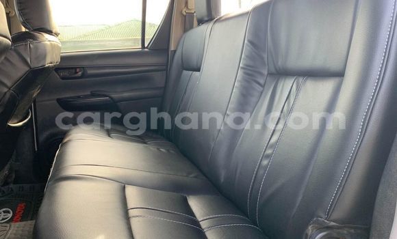 Ra Àlòkù Toyota Hilux funfun Ọkọ̀ in Accra ni Greater Accra Ra Àlòkù Toyota Hilux funfun Ọkọ̀ in Accra ni Greater Accra