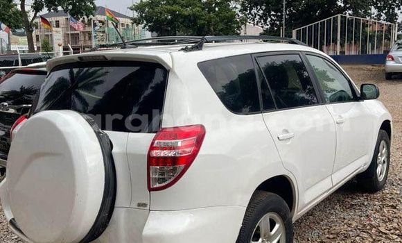 Sayi Na hannu Toyota RAV4 White Mota in Accra a Greater Accra Sayi Na hannu Toyota RAV4 White Mota in Accra a Greater Accra