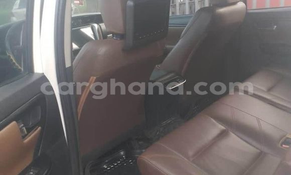 Sayi Na hannu Toyota Fortuner White Mota in Accra a Greater Accra Sayi Na hannu Toyota Fortuner White Mota in Accra a Greater Accra