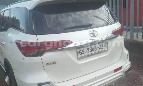 Sayi Na hannu Toyota Fortuner White Mota in Accra a Greater Accra Sayi Na hannu Toyota Fortuner White Mota in Accra a Greater Accra