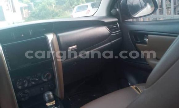 Sayi Na hannu Toyota Fortuner White Mota in Accra a Greater Accra Sayi Na hannu Toyota Fortuner White Mota in Accra a Greater Accra