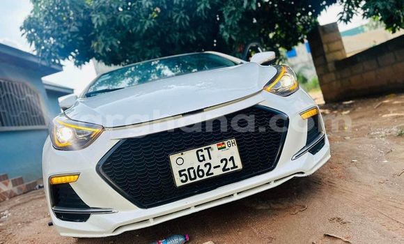 Ra Àlòkù Hyundai Elantra funfun Ọkọ̀ in Accra ni Greater Accra Ra Àlòkù Hyundai Elantra funfun Ọkọ̀ in Accra ni Greater Accra