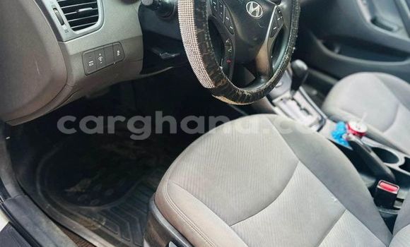 Ra Àlòkù Hyundai Elantra funfun Ọkọ̀ in Accra ni Greater Accra Ra Àlòkù Hyundai Elantra funfun Ọkọ̀ in Accra ni Greater Accra