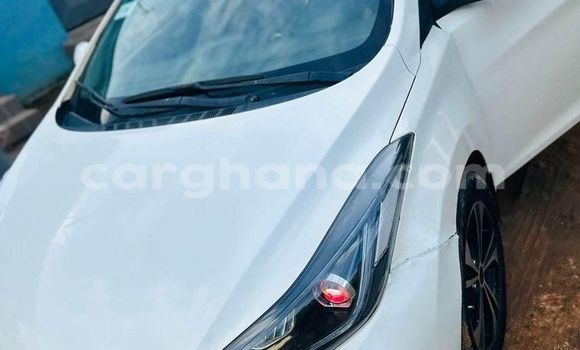 Ra Àlòkù Hyundai Elantra funfun Ọkọ̀ in Accra ni Greater Accra Ra Àlòkù Hyundai Elantra funfun Ọkọ̀ in Accra ni Greater Accra