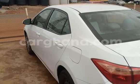 Sayi Na hannu Toyota Corolla White Mota in Accra a Greater Accra Sayi Na hannu Toyota Corolla White Mota in Accra a Greater Accra