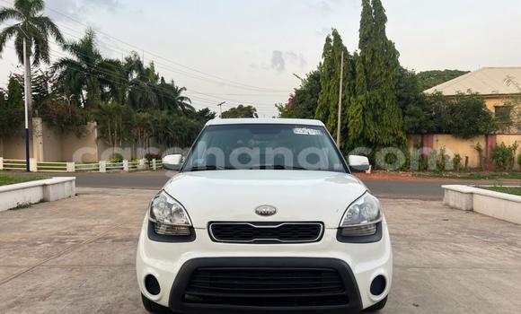 Ra Àlòkù Kia Soul funfun Ọkọ̀ in Iwọn didun ni Oorun Ra Àlòkù Kia Soul funfun Ọkọ̀ in Iwọn didun ni Oorun