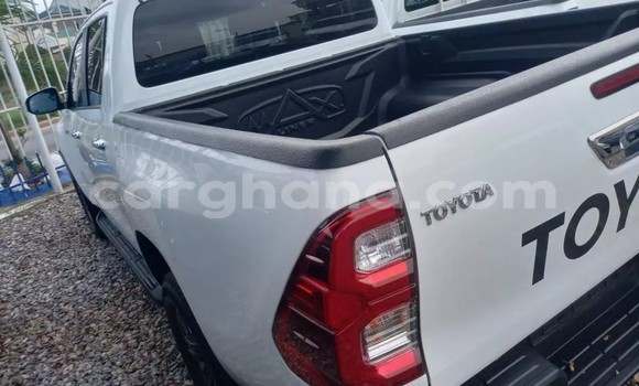 Ra Àlòkù Toyota Hilux funfun Ọkọ̀ in Accra ni Greater Accra Ra Àlòkù Toyota Hilux funfun Ọkọ̀ in Accra ni Greater Accra