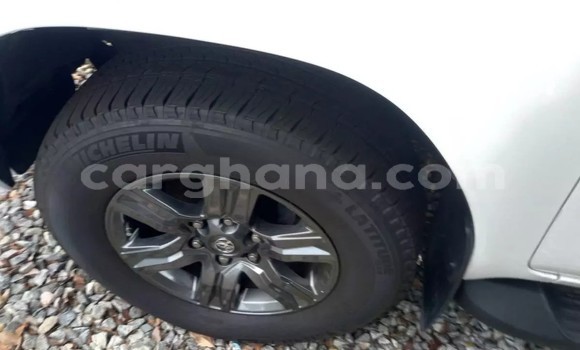 Ra Àlòkù Toyota Hilux funfun Ọkọ̀ in Accra ni Greater Accra Ra Àlòkù Toyota Hilux funfun Ọkọ̀ in Accra ni Greater Accra