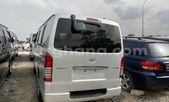 Ra Àlòkù Toyota Hiace Silver Ọkọ̀ in Sekondi ni Oorun