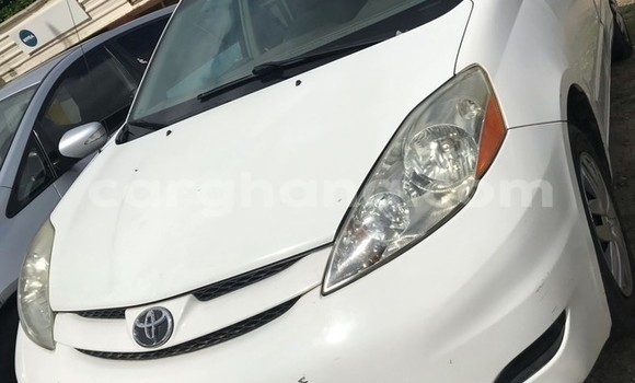 Buy Used Toyota Sienna White Car in Sekondi in Western Buy Used Toyota Sienna White Car in Sekondi in Western