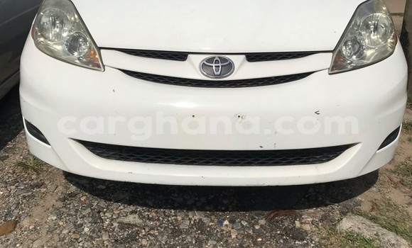 Buy Used Toyota Sienna White Car in Sekondi in Western Buy Used Toyota Sienna White Car in Sekondi in Western