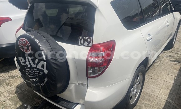 Buy Used Toyota RAV4 White Car in Sekondi in Western Buy Used Toyota RAV4 White Car in Sekondi in Western