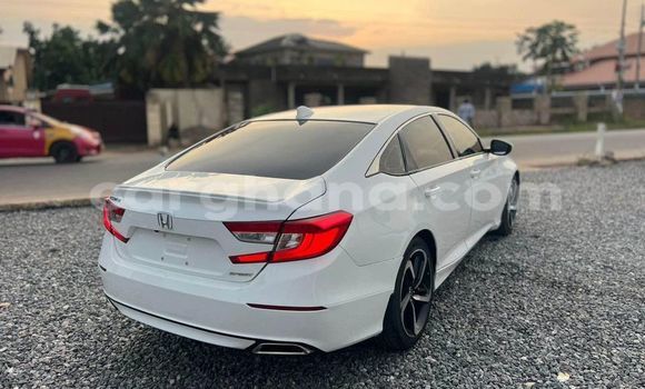 Ra Àlòkù Honda Accord funfun Ọkọ̀ in Accra ni Greater Accra Ra Àlòkù Honda Accord funfun Ọkọ̀ in Accra ni Greater Accra